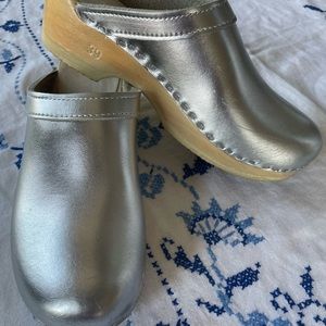 Sven Silver Clogs low heel